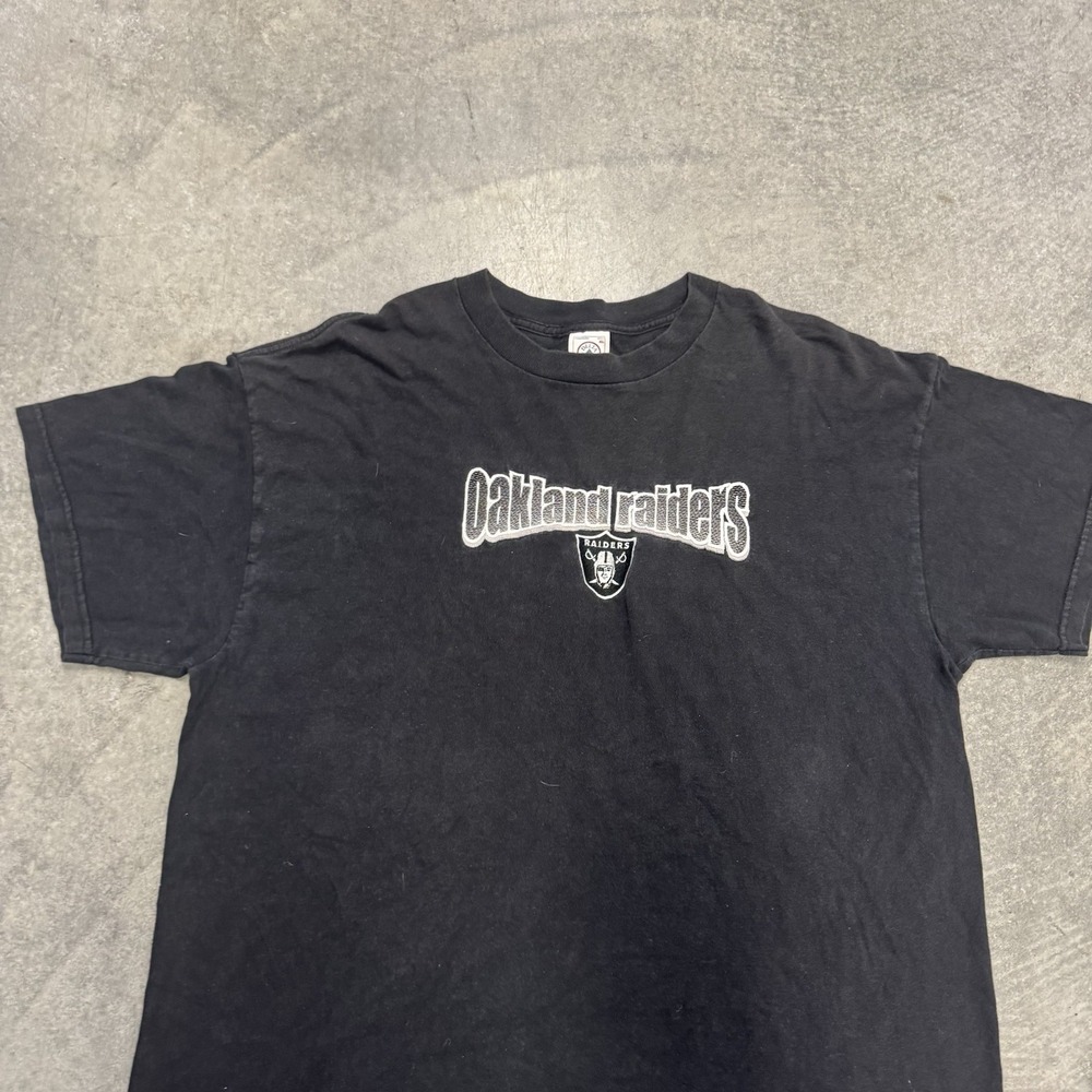 Vintage Oakland Raiders T-Shirt Men's XL Black Embroidered Cropped Raw Hem